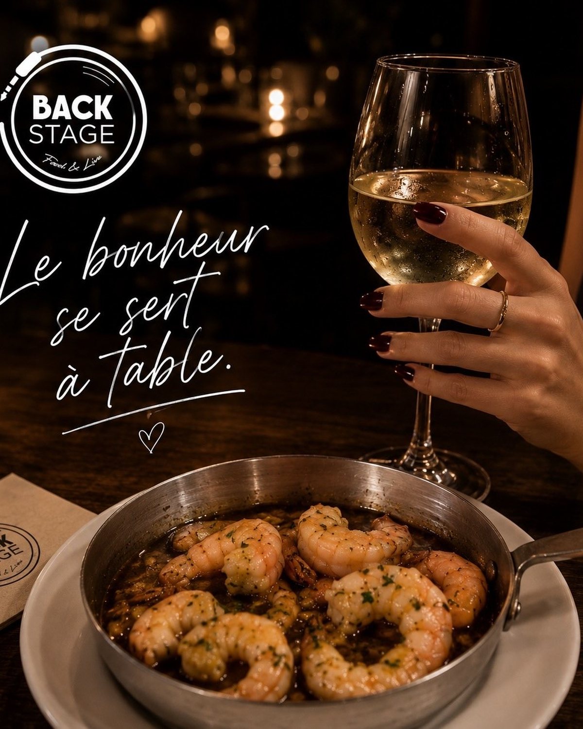 Gambas pil pil et verre de vin au Backstage